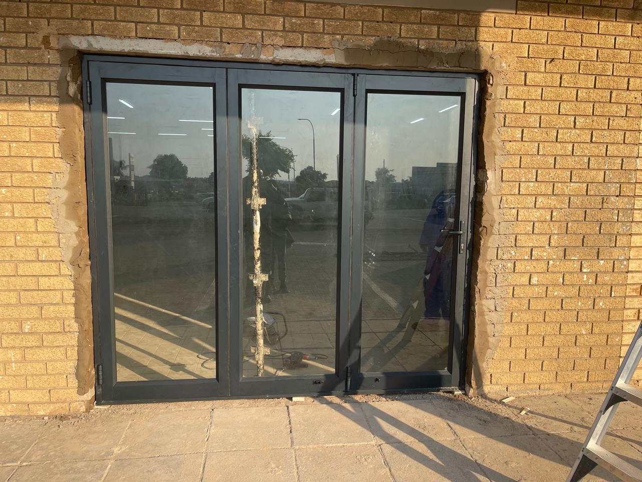 Aluminium sliding doors installation